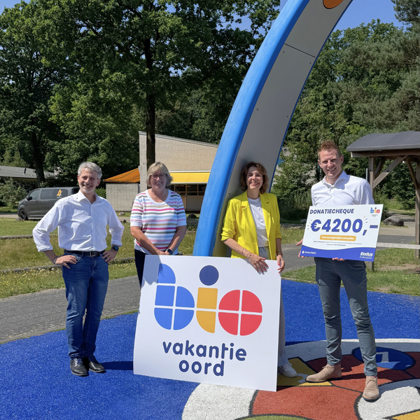 Rodus Professional overhandigt cheque aan Bio Vakantieoord